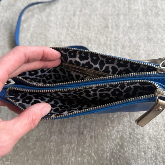 Banana Republic Wallet on a Chain - Picture 3 of 4